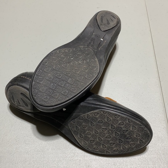 Dansko size 40 2-tone loafers - Picture 3 of 4